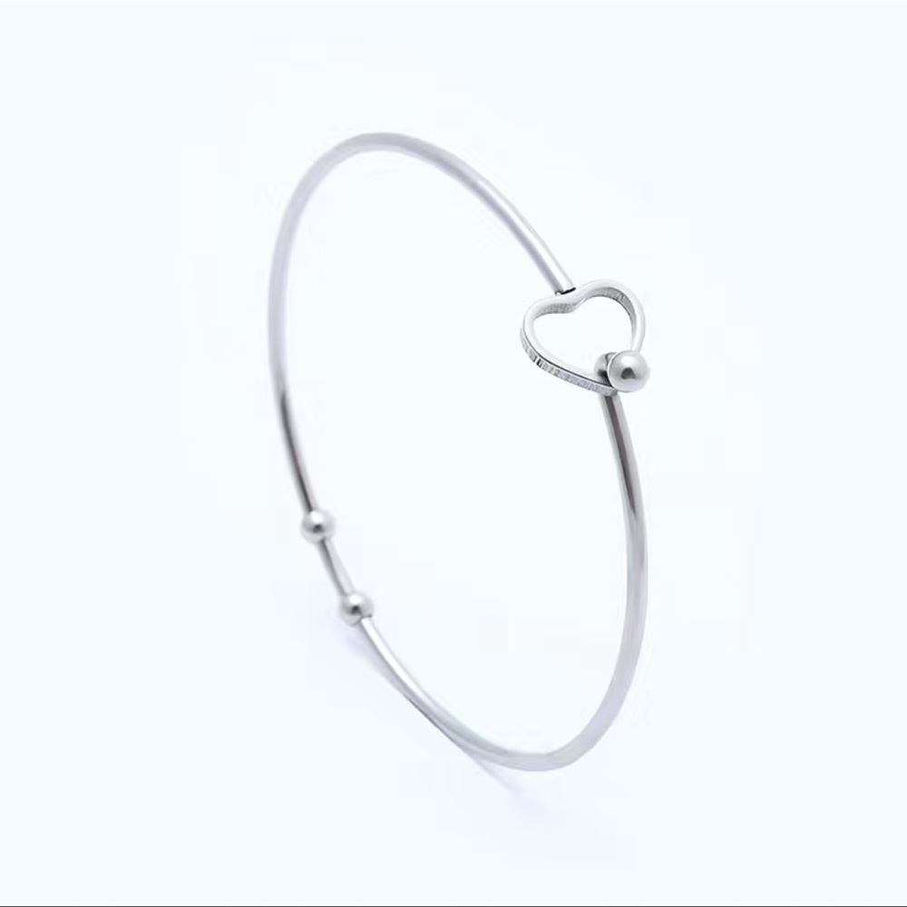 NWT 🩶 SILVER TITANIUM STAINLESS STEEL WIRE OPEN HEART BANGLE BRACELET OS - Picture 4 of 7